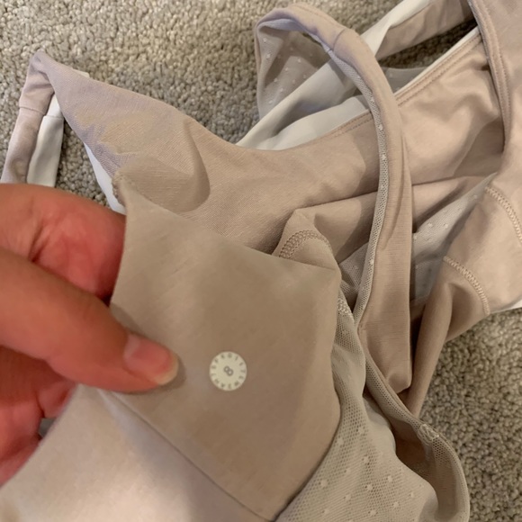 Lululemon Sports Bra - Size 8 - Picture 3 of 3